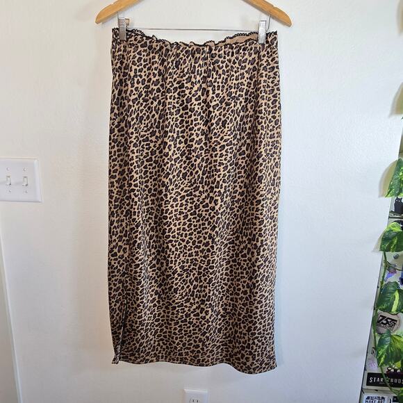 Size M – Leopard Satin Midi Skirt by Isabel by Ingrid + Isabel - Picture 4 of 4